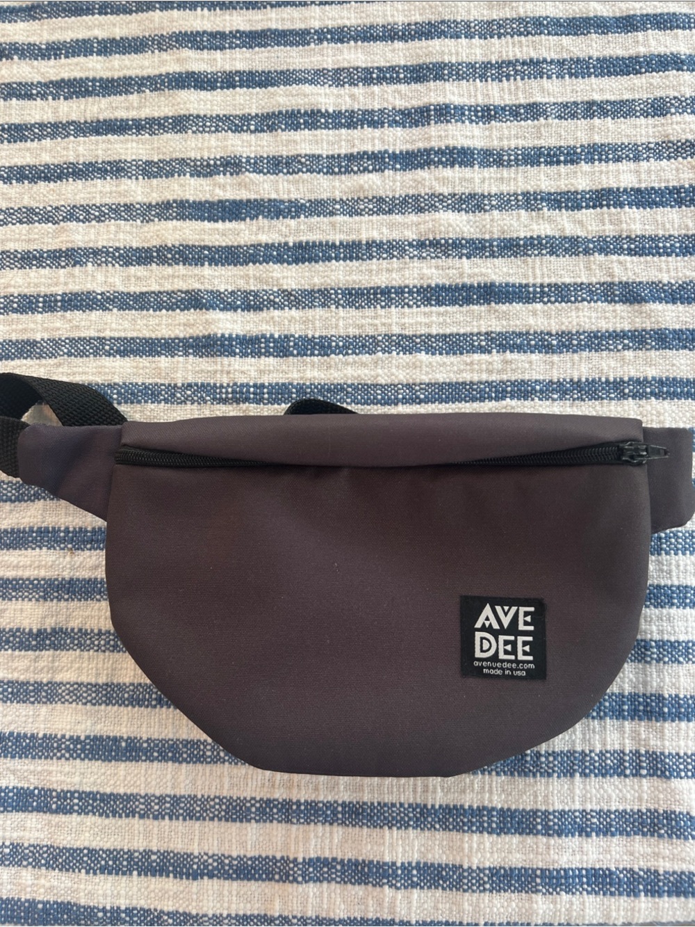 NWT Avenue Dee Gray Belt Bag